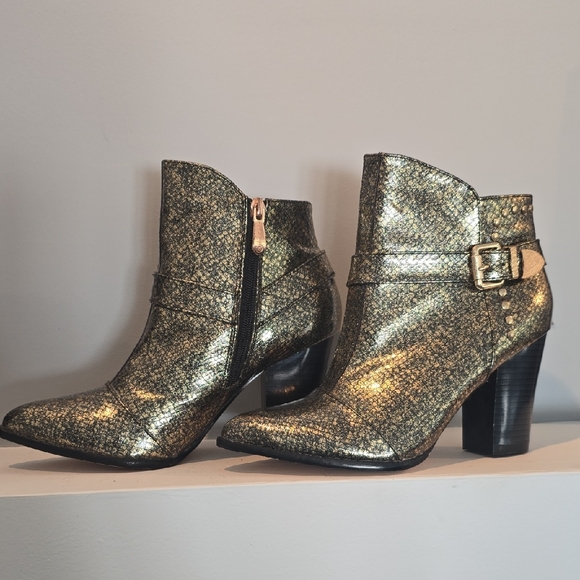 Cape Robbin Black/Gold Ankle Boots, Sz 8 - Picture 5 of 8